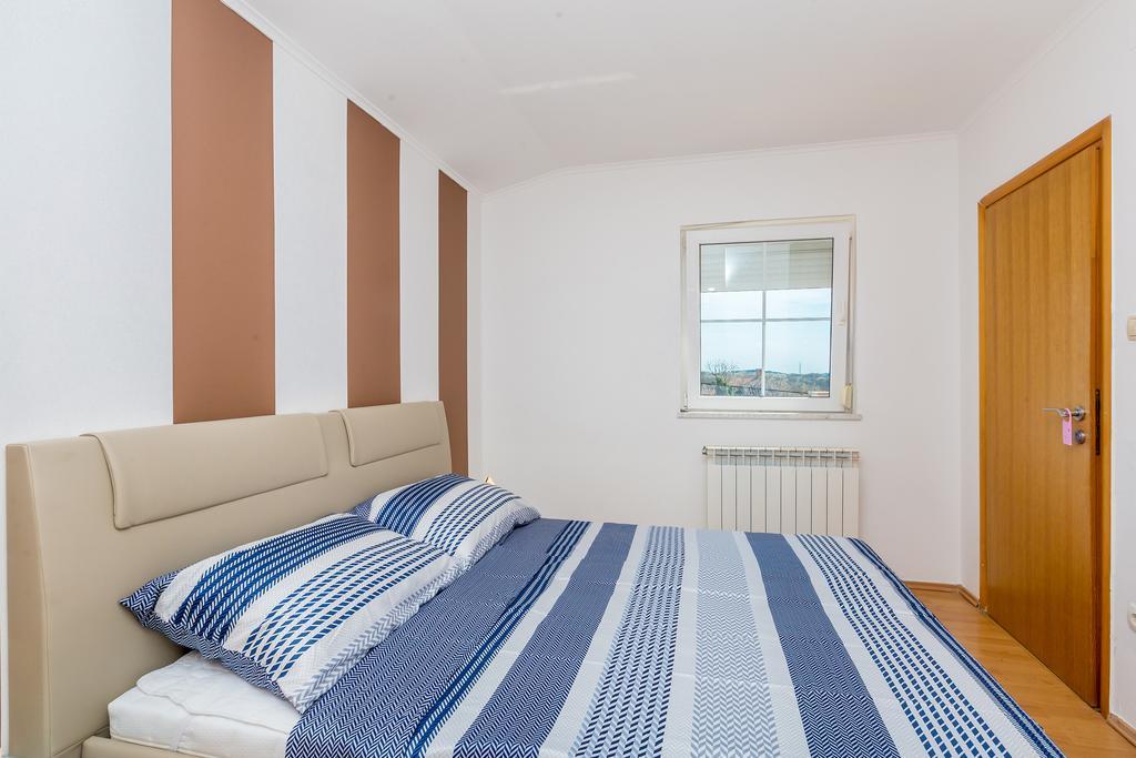 Apartments Jenny Пінезіци Екстер'єр фото
